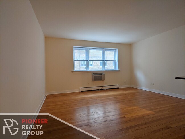 Foto del edificio - 643 W Wrightwood Ave