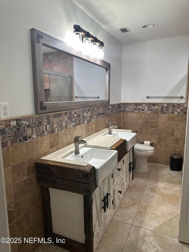 Foto del edificio - 7335 Floral Ridge Dr