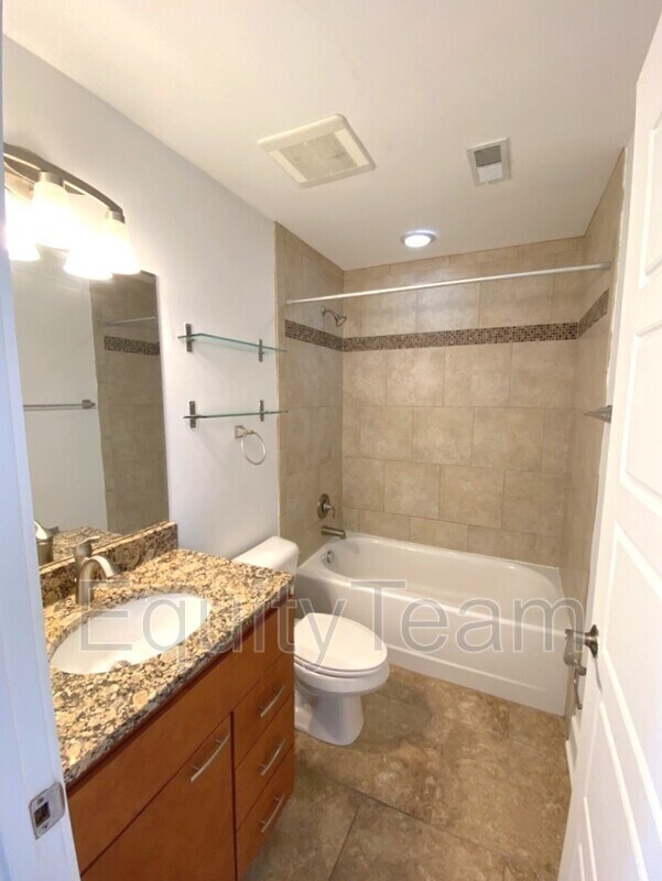 Building Photo - 1413 Race St