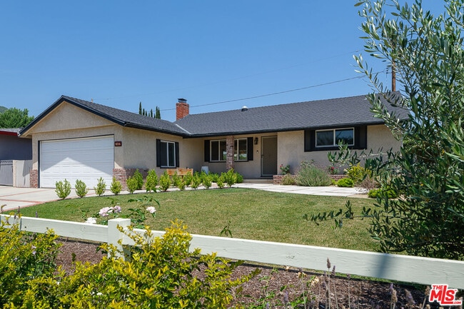 Building Photo - 826 Crestfield Dr