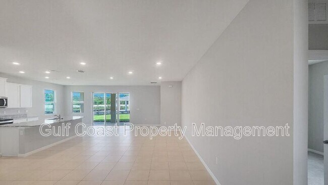 Building Photo - 431 158th St E