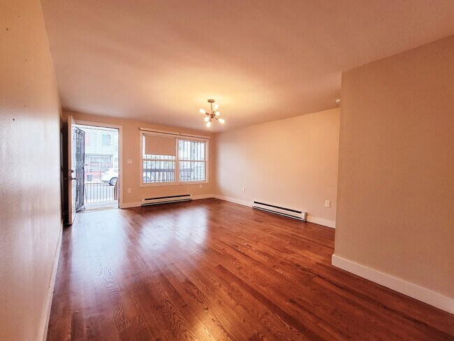 Building Photo - 261 Halladay St