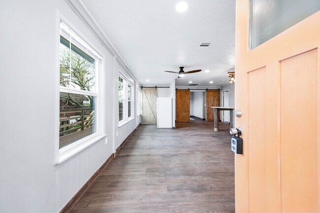 Foto del edificio - 319 Palm Dr