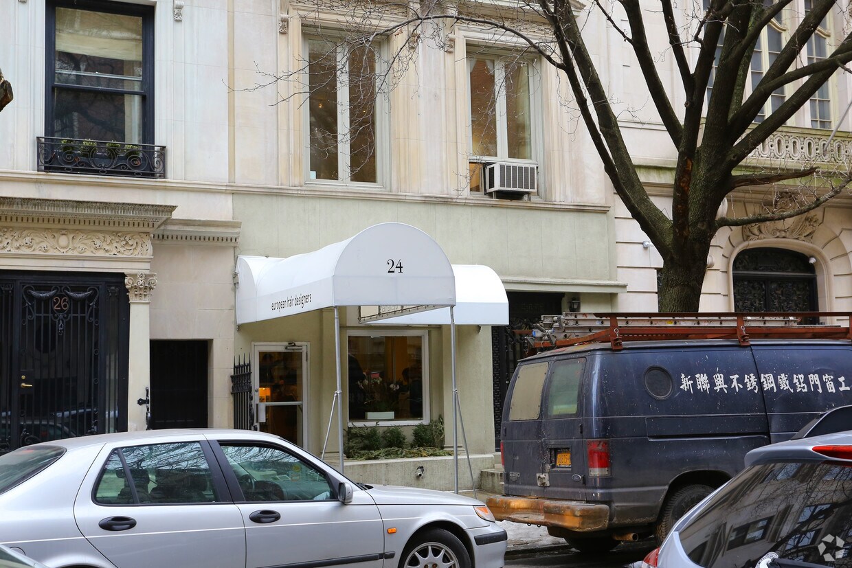 Building Photo - 24 E 73rd St