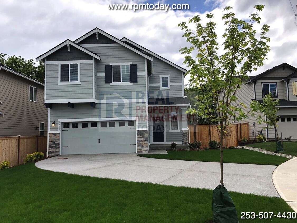 Primary Photo - Stunning 5 Bedroom in Tacoma!