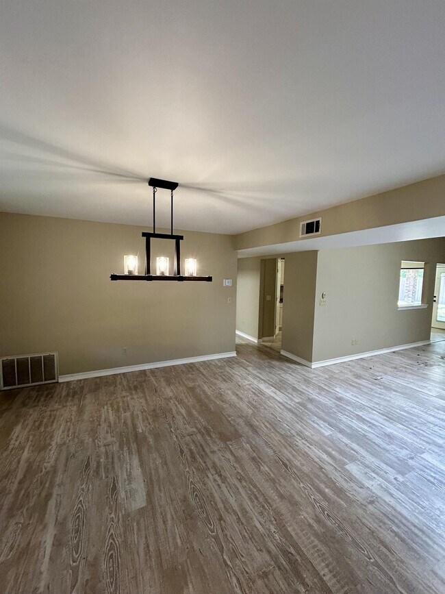 Building Photo - 218 Yellow Pine Ct