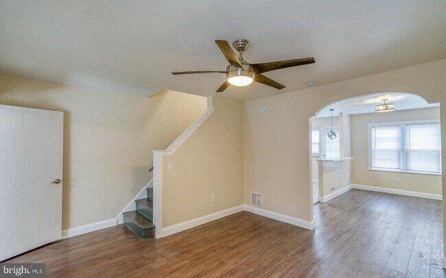 Building Photo - 2723 S Darien St