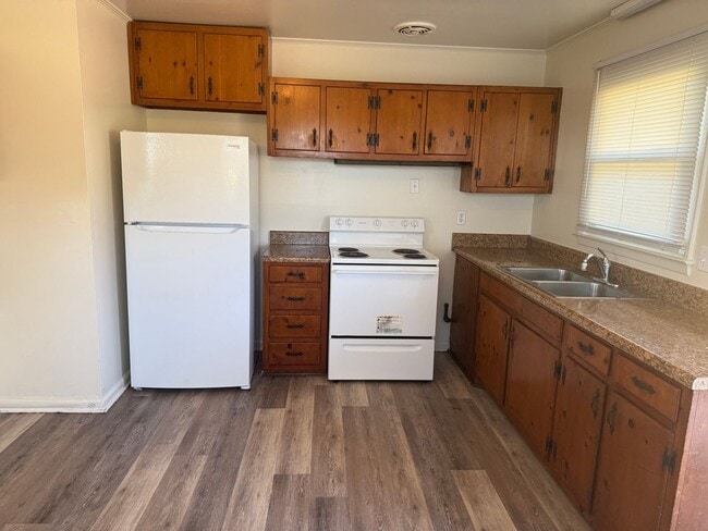 Foto del edificio - Adorable Duplex with New Flooring! - Lawnc...