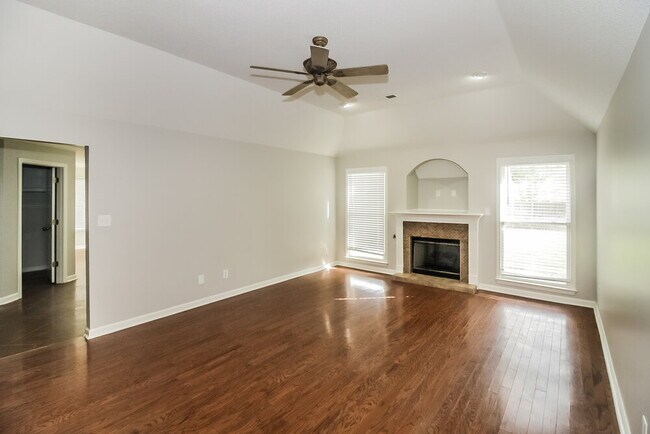 Foto del edificio - 10221 Green Moss Dr N
