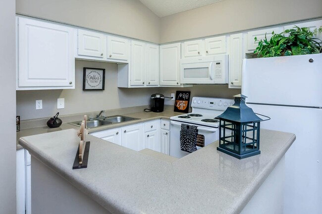 ALL-ELECTRIC MODERN KITCHEN - Village at Crossgates