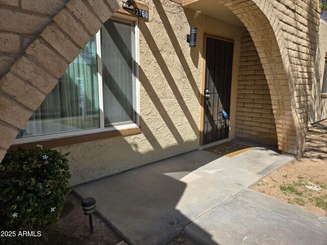 Foto del edificio - 2168 E Minton Dr