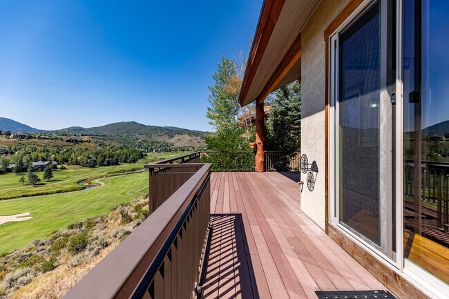 Foto del edificio - Beautiful Home Overlooking Jeremy Ranch Go...
