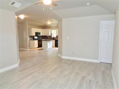 Foto del edificio - 339 Outboard Dr