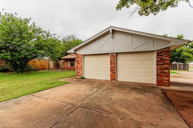 Foto del edificio - 3 Bed 2 Bath in OKC!