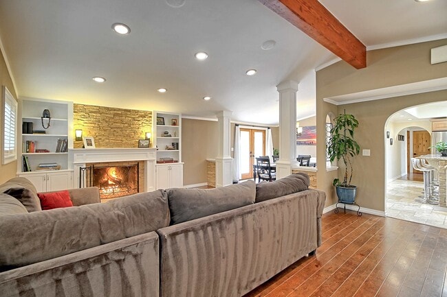 Building Photo - 1675 Ramona Dr