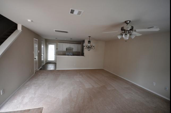 Building Photo - 2630 Woodridge Manor Dr