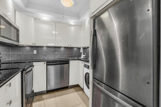 Foto del edificio - 220 Kings Point Dr