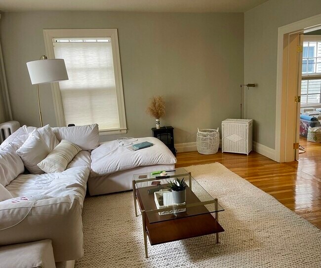 Foto del edificio - 79 Aspinwall Ave