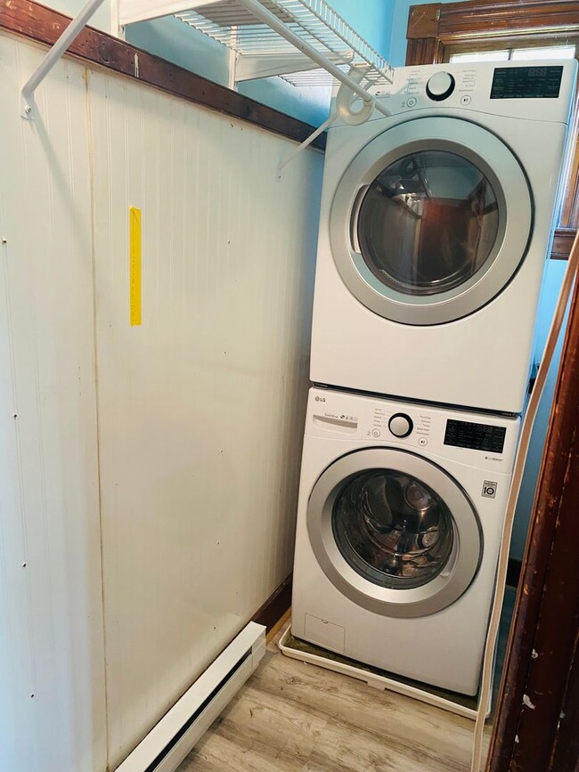 Building Photo - PM 1054-1056 Park Ave.