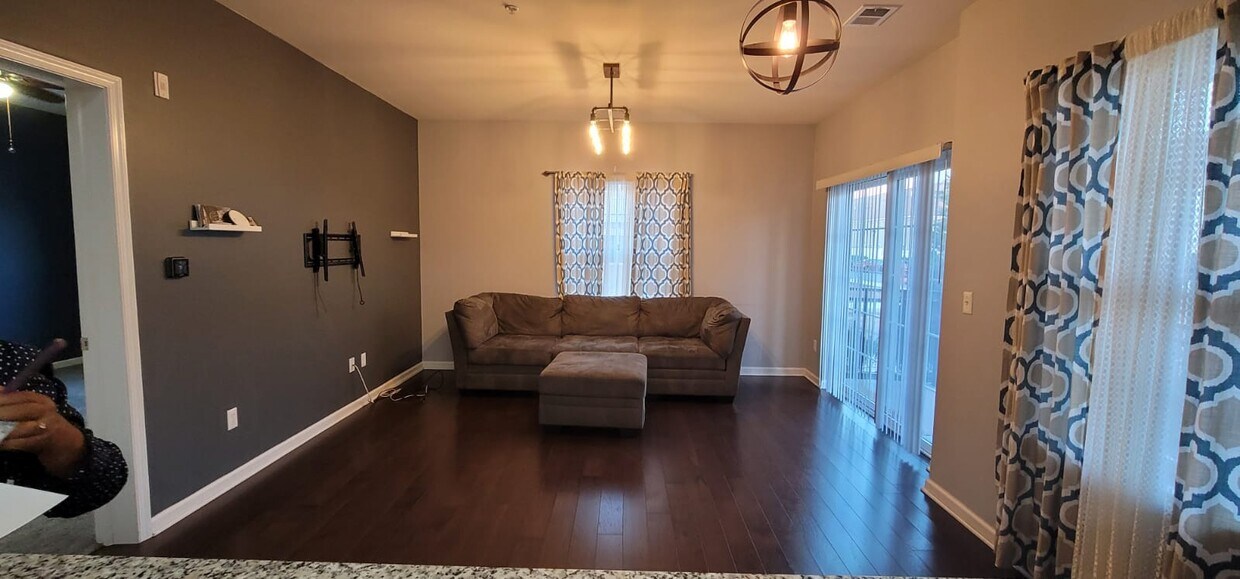 Foto principal - 712 Strassle Way
