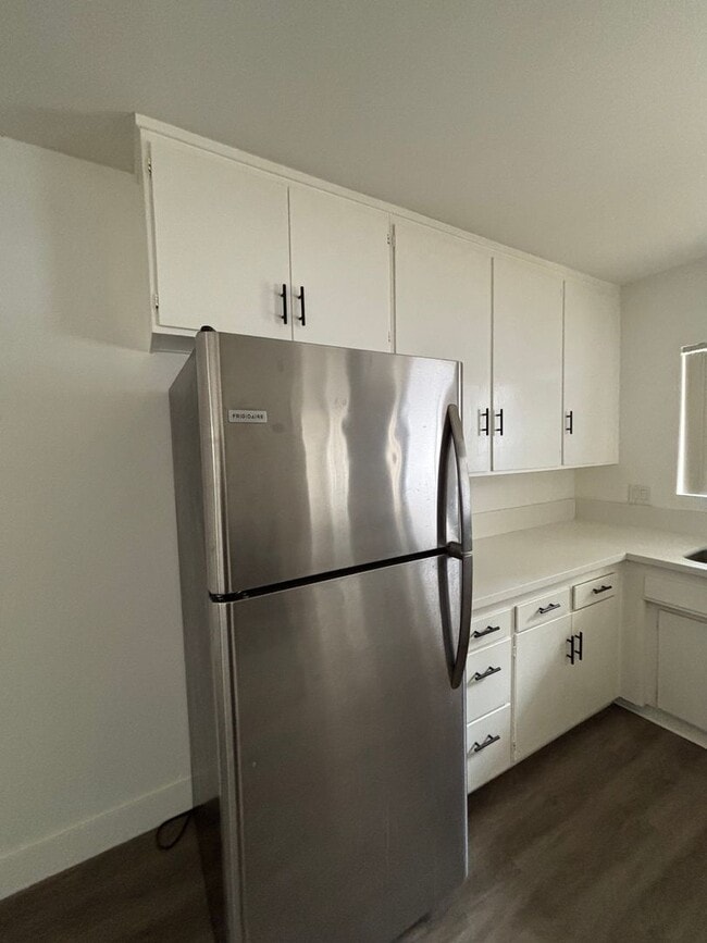 Building Photo - One-Bedroom Torrance Apartment with Stainl...