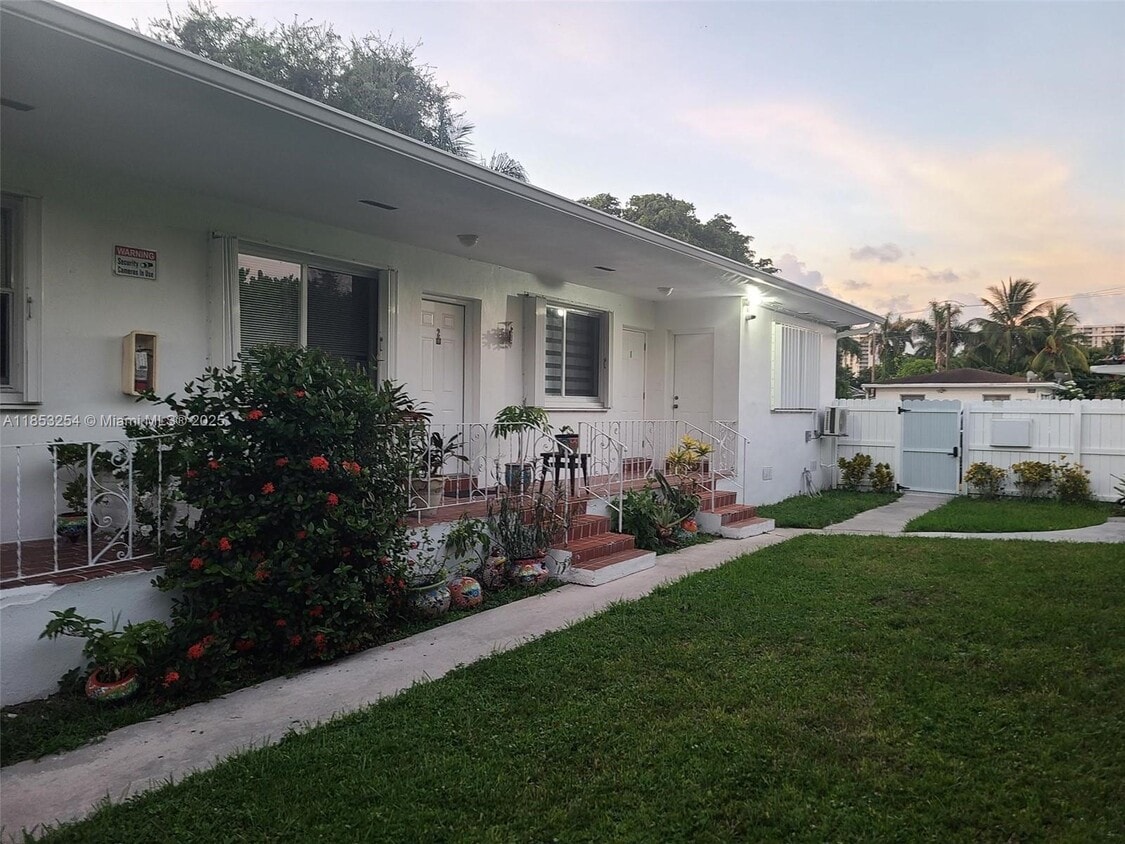Foto principal - 1365 NE 111th St