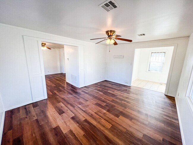 Foto del edificio - Charming 3-Bedroom Home in the Heart of Drumright