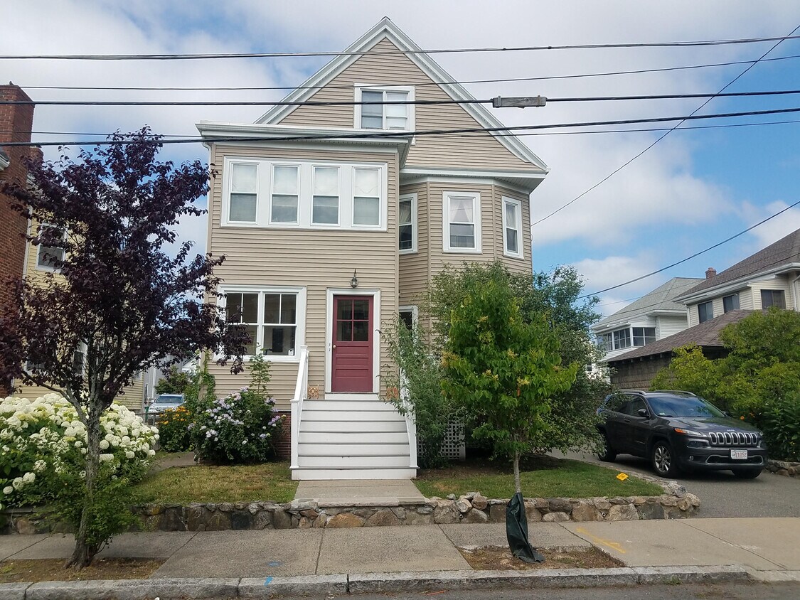 Primary Photo - 68 Burnside St