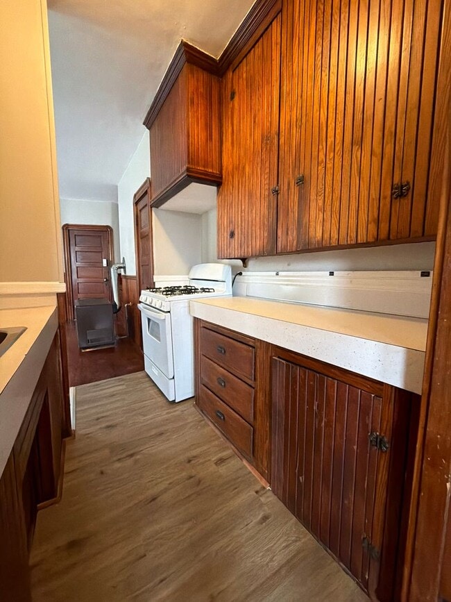 Building Photo - 46 Princeton St