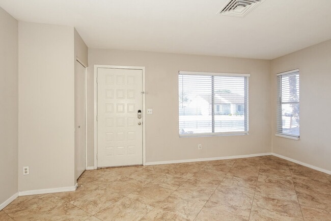 Foto del edificio - 1314 W Rockwell Dr