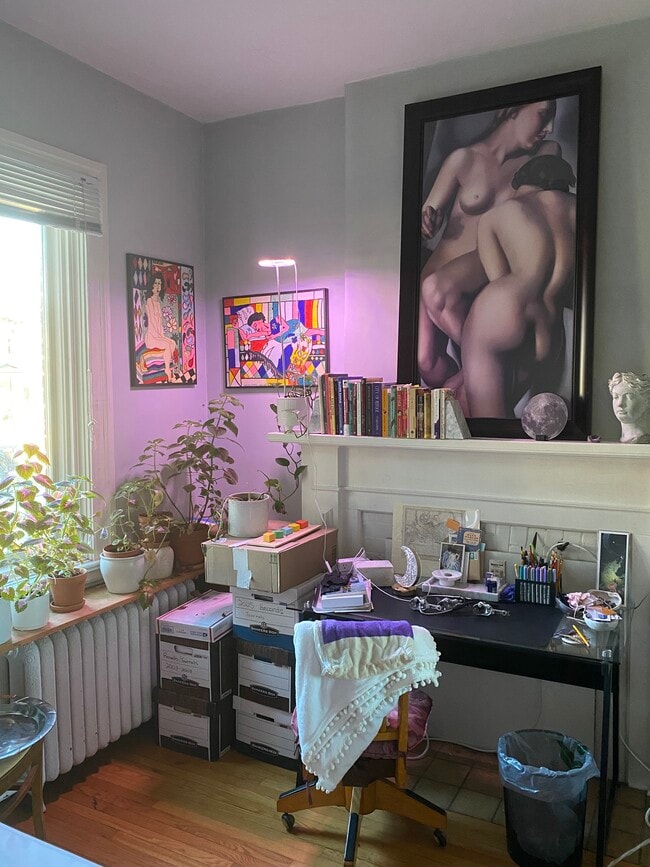 View of the desk and window - 64 Powell Av