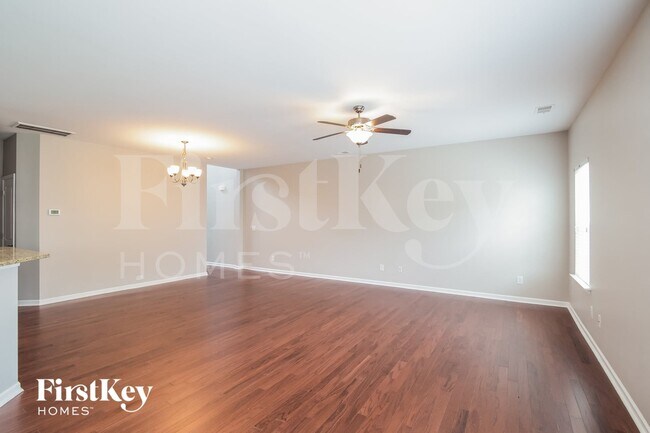 Foto del edificio - 165 Longford Dr