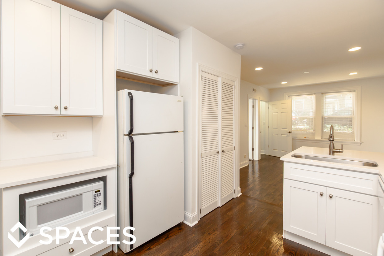 Foto principal - 2642 N Marshfield Ave