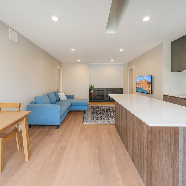 Building Photo - 230 7th St