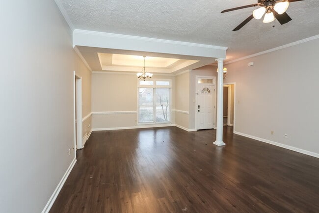 Foto del edificio - 8633 Meadow Green Dr