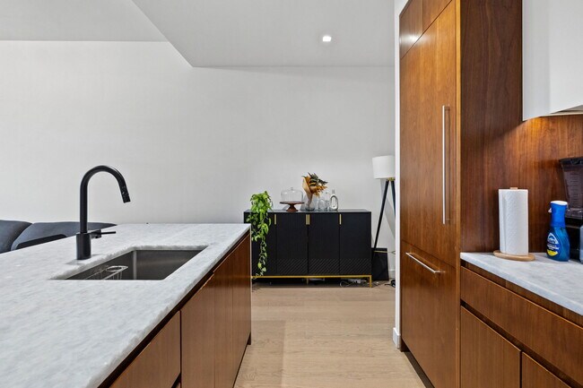 Foto del edificio - 75 Park Ln S