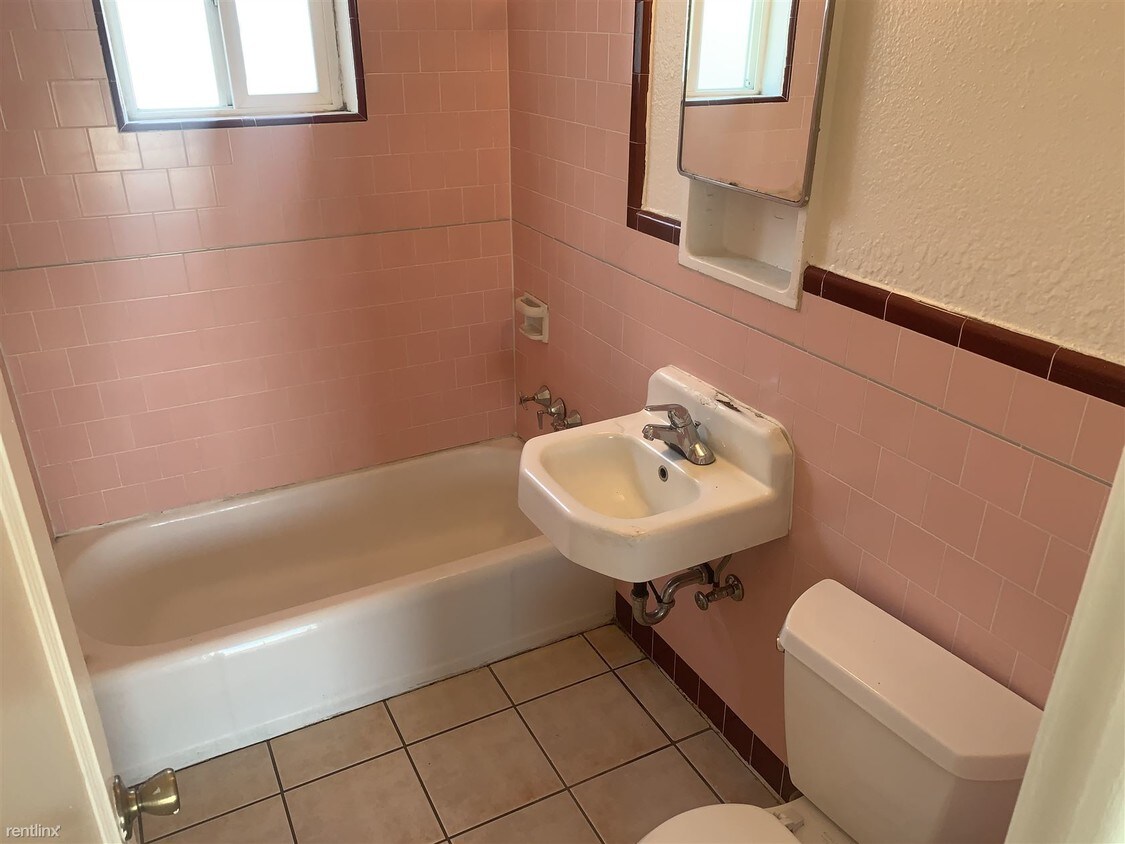 Building Photo - Studio, 1 bath  - 2795 E 4th St Unit 7 7