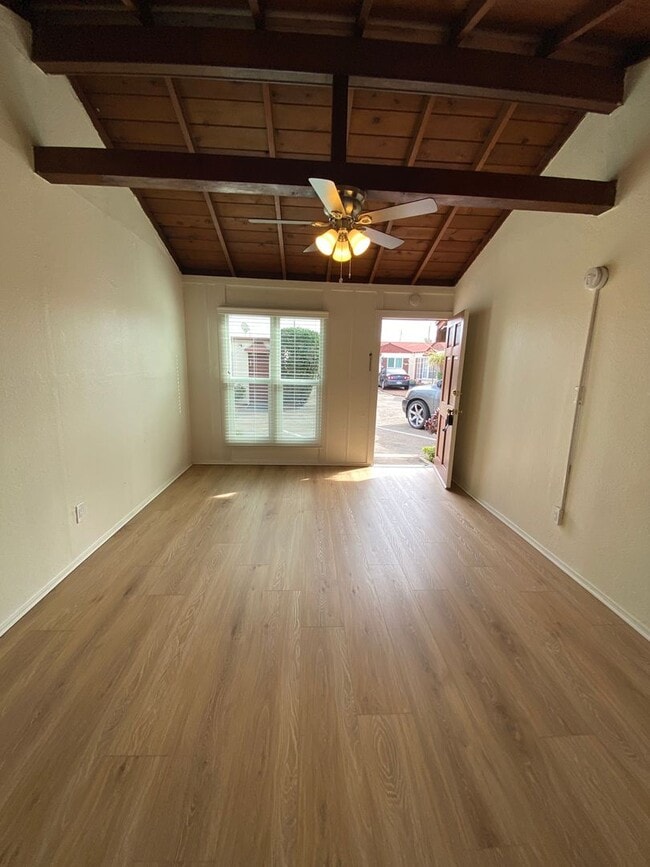 Building Photo - Studio Apartment Available now.