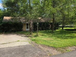 Building Photo - 6206 Hillcrest Rd