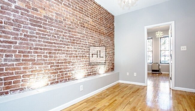 Building Photo - 20 COVERT STREET 3R