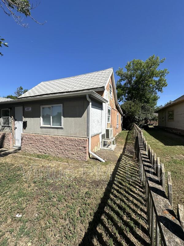 Building Photo - 1107 3rd St