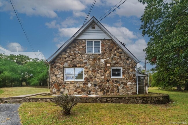 Building Photo - 79 Mountainside Rd