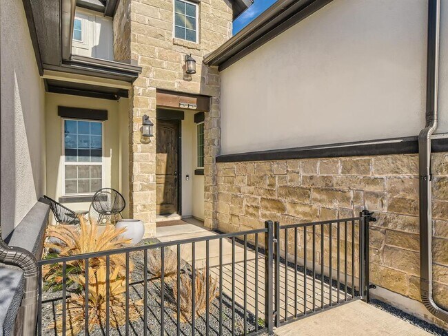 Building Photo - 265 Encanto Pl