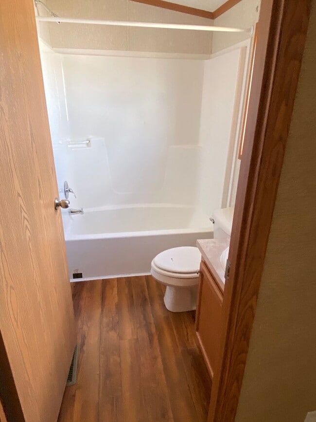 Foto del edificio - 3 bedroom 2 bath PET FRIENDLY!