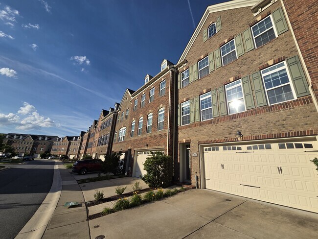 Foto del edificio - 5415 Stream Bank Ln