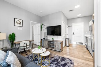 Building Photo - 95 Broadway-SI ID1240383P