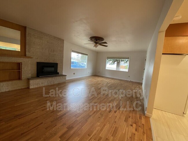 Building Photo - 1410 E Spokane Ave