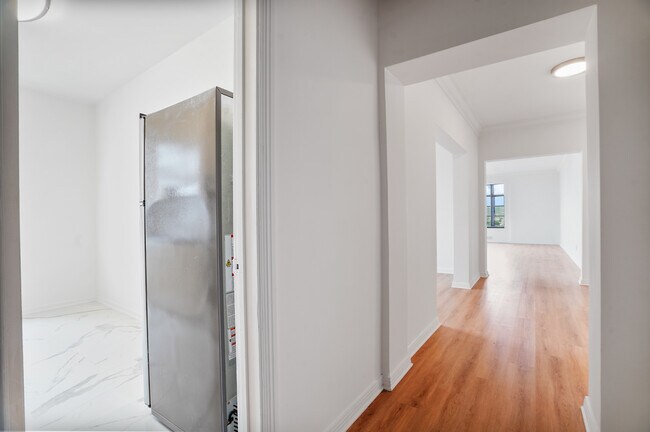 Building Photo - 1314 Hayworth Ave