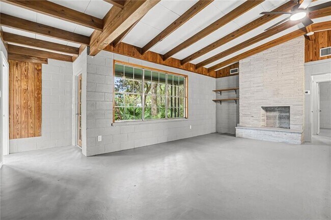 Foto del edificio - 116 Forney Johnston Dr