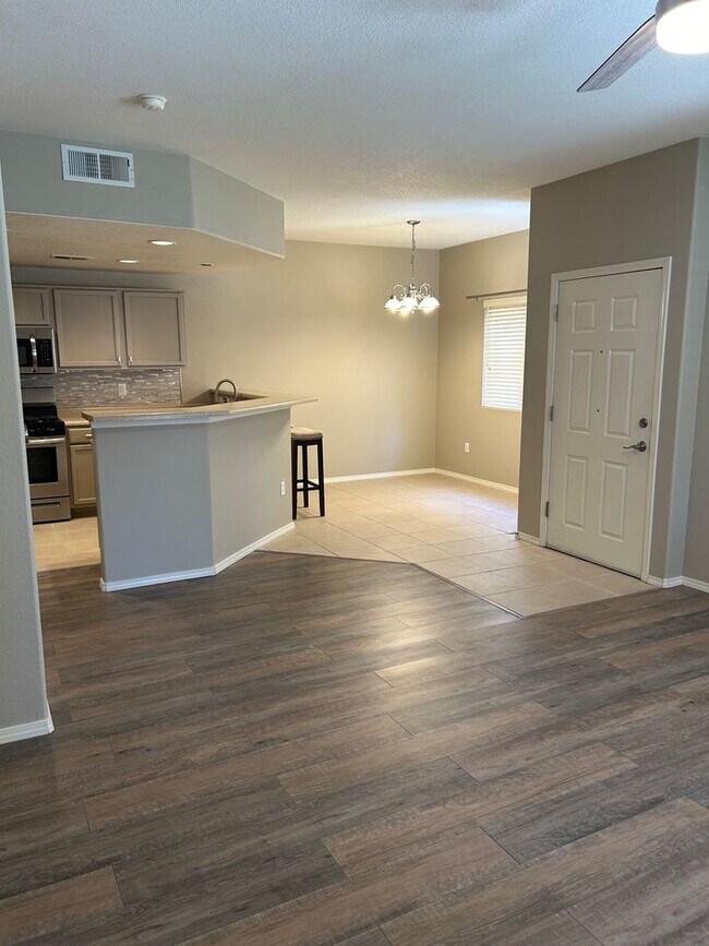 Foto del edificio - Charming Condo | 2 Bed / 2 Bath | Garage |...